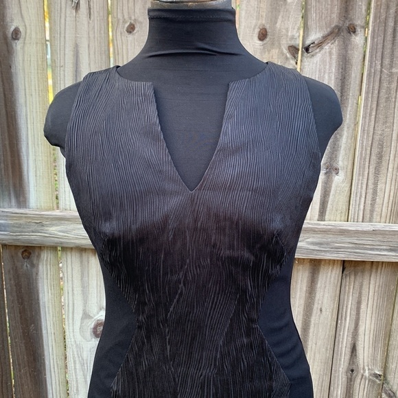 Black Halo sheath dress, textured center panel, size 8 - Picture 2 of 7
